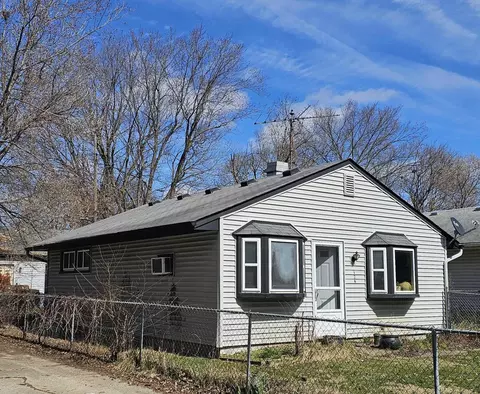 124 W Hopkins, Pontiac, MI 48340