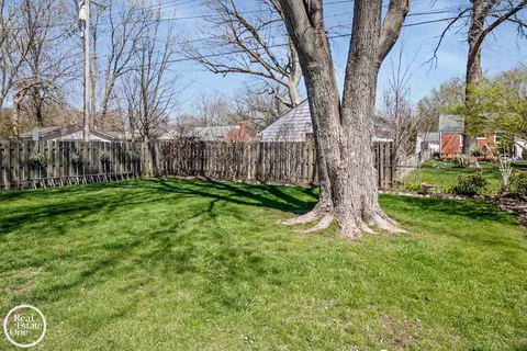 Exterior - 2040 Allard, Grosse Pointe Woods, MI 48236 photo 7 of 9