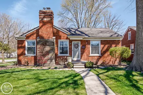 Exterior - 2040 Allard, Grosse Pointe Woods, MI 48236 photo 9 of 9