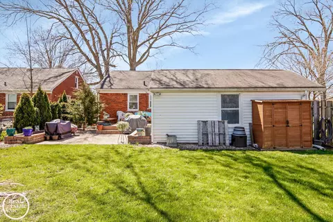 Exterior - 2040 Allard, Grosse Pointe Woods, MI 48236 photo 6 of 9