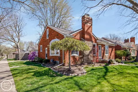 Exterior - 2040 Allard, Grosse Pointe Woods, MI 48236 photo 3 of 9
