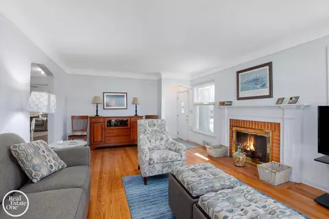 Living - 2040 Allard, Grosse Pointe Woods, MI 48236 photo 2 of 3