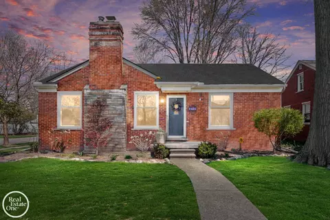 2040 Allard, Grosse Pointe Woods, MI 48236