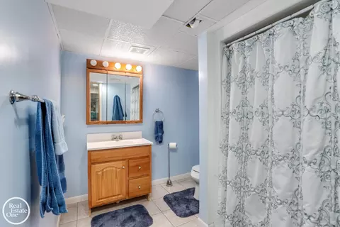 Bath - 2040 Allard, Grosse Pointe Woods, MI 48236 photo 2 of 2