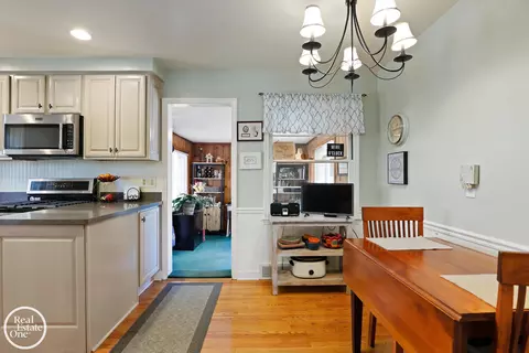 Dining - 2040 Allard, Grosse Pointe Woods, MI 48236 photo 1 of 1