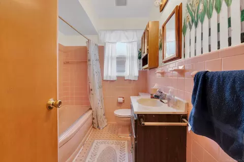 Bath - 17835 Lincoln, Eastpointe, MI 48021 photo 1 of 1