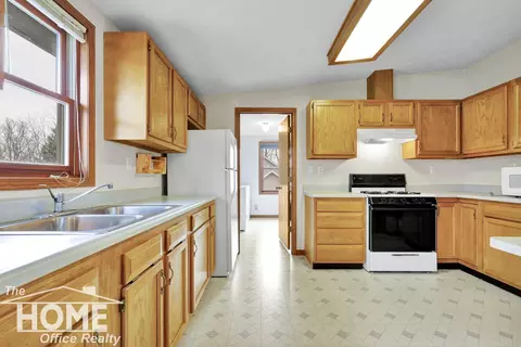 Kitchen - 596 Crestview, Corunna, MI 48817 photo 3 of 3
