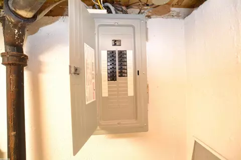 Entry Way - 32205 Stricker, Warren, MI 48088 photo 1 of 1