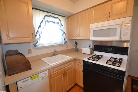 Kitchen - 32205 Stricker, Warren, MI 48088 photo 5 of 5