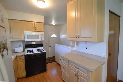 Kitchen - 32205 Stricker, Warren, MI 48088 photo 3 of 5