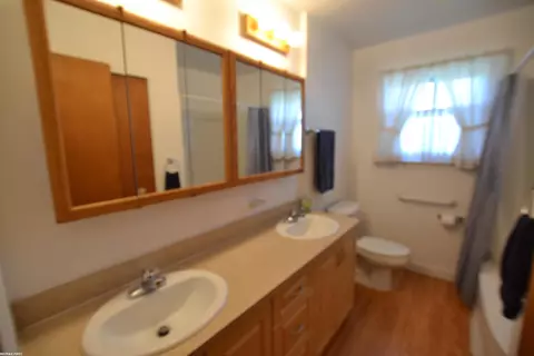 Bath - 32205 Stricker, Warren, MI 48088 photo 1 of 2