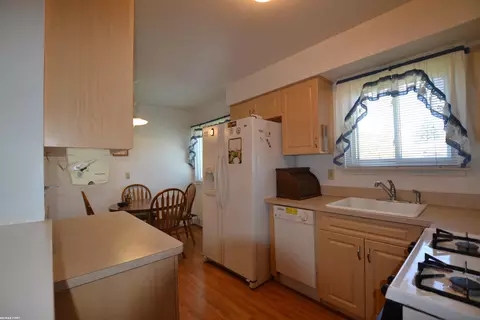 Kitchen - 32205 Stricker, Warren, MI 48088 photo 4 of 5