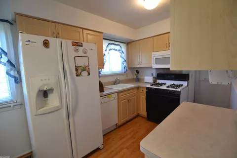 Kitchen - 32205 Stricker, Warren, MI 48088 photo 2 of 5