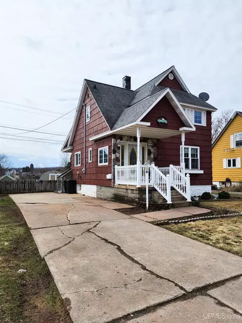 Exterior - 423 W Empire, Ishpeming, MI 49849 photo 4 of 6