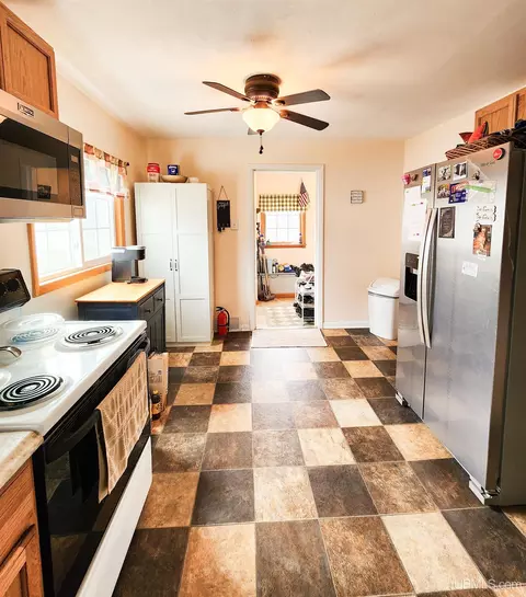 Kitchen - 423 W Empire, Ishpeming, MI 49849 photo 4 of 4