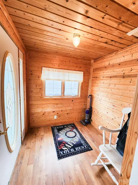 Entry Way - 423 W Empire, Ishpeming, MI 49849 photo 1 of 1
