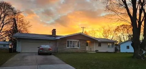 2176 Blackthorn, Burton, MI 48509