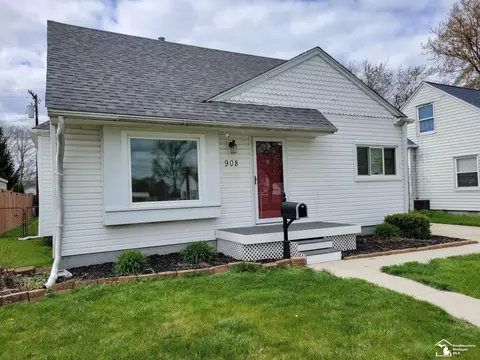 908 Woodville, Monroe, MI 48161