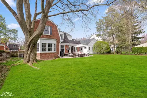 Exterior - 64 Hawthorne, Grosse Pointe Shores, MI 48236 photo 4 of 15