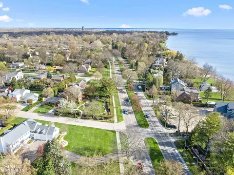 View/Area - 64 Hawthorne, Grosse Pointe Shores, MI 48236 photo 8 of 20
