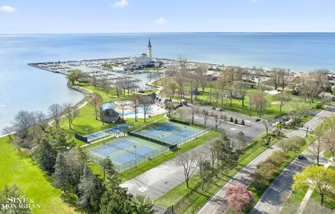View/Area - 64 Hawthorne, Grosse Pointe Shores, MI 48236 photo 3 of 20