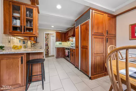 Kitchen - 64 Hawthorne, Grosse Pointe Shores, MI 48236 photo 4 of 4