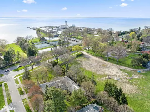 View/Area - 64 Hawthorne, Grosse Pointe Shores, MI 48236 photo 4 of 20