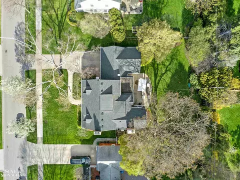 Exterior - 64 Hawthorne, Grosse Pointe Shores, MI 48236 photo 10 of 15