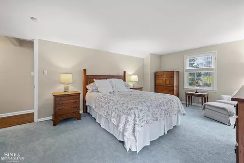 Bedroom - 64 Hawthorne, Grosse Pointe Shores, MI 48236 photo 2 of 6