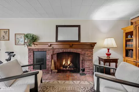 Living - 64 Hawthorne, Grosse Pointe Shores, MI 48236 photo 6 of 8