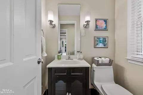 Bath - 64 Hawthorne, Grosse Pointe Shores, MI 48236 photo 1 of 5