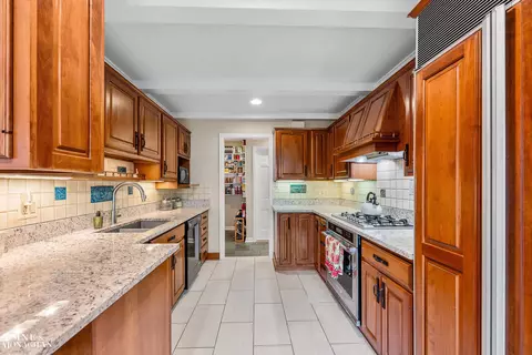Kitchen - 64 Hawthorne, Grosse Pointe Shores, MI 48236 photo 2 of 4