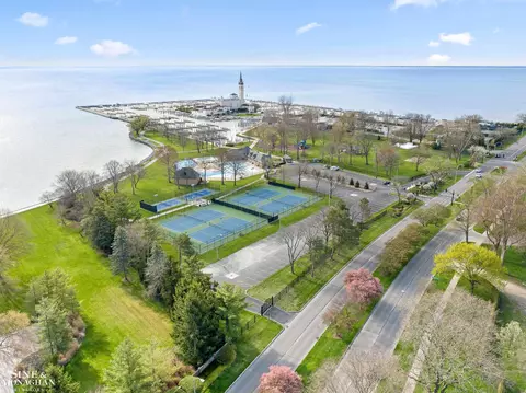 View/Area - 64 Hawthorne, Grosse Pointe Shores, MI 48236 photo 2 of 20