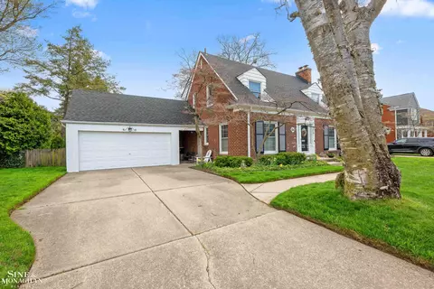 Exterior - 64 Hawthorne, Grosse Pointe Shores, MI 48236 photo 13 of 15