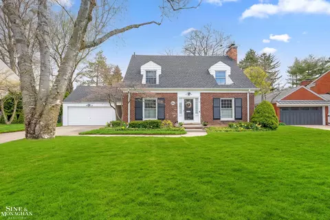 64 Hawthorne, Grosse Pointe Shores, MI 48236