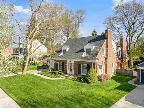 Exterior - 64 Hawthorne, Grosse Pointe Shores, MI 48236 photo 8 of 15