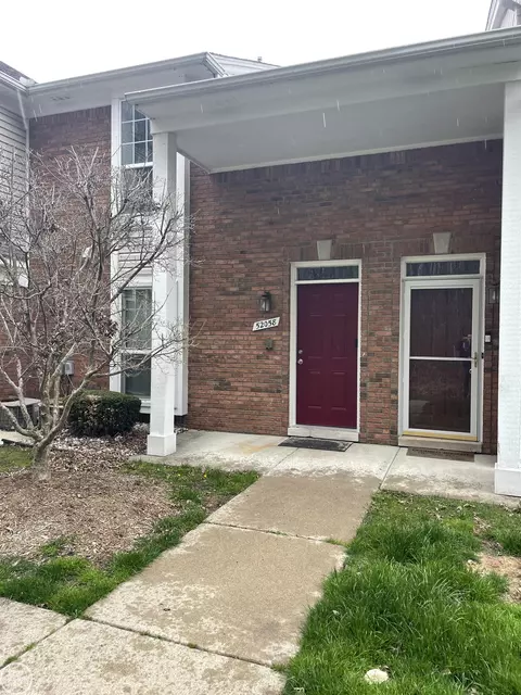 52058 Heatherstone, Macomb, MI 48042
