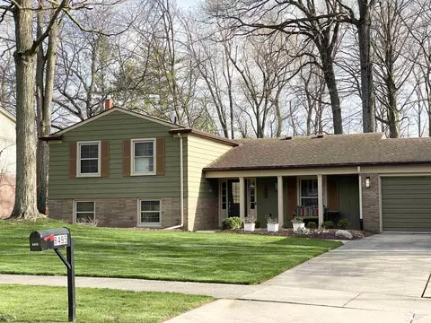 8495 Glengarry, Grosse Ile, MI 48138