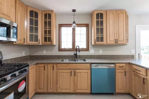 Kitchen - 26185 Matilda, Flat Rock, MI 48134 photo 9 of 9