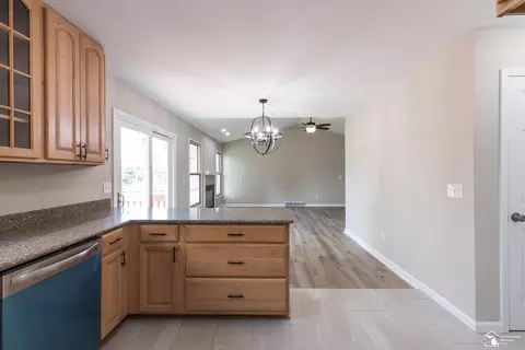 Kitchen - 26185 Matilda, Flat Rock, MI 48134 photo 8 of 9