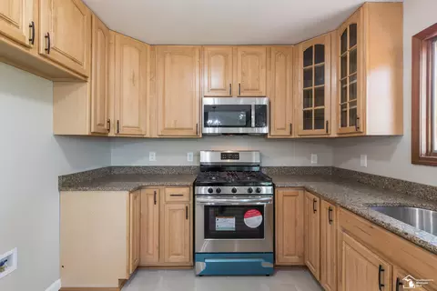 Kitchen - 26185 Matilda, Flat Rock, MI 48134 photo 5 of 9