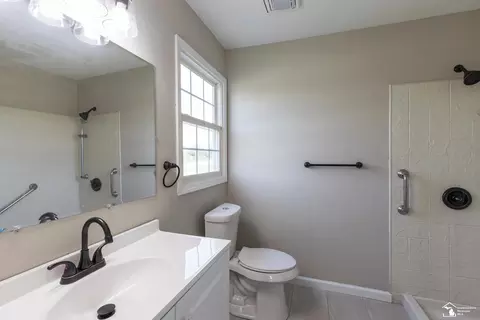 Bath - 26185 Matilda, Flat Rock, MI 48134 photo 1 of 2