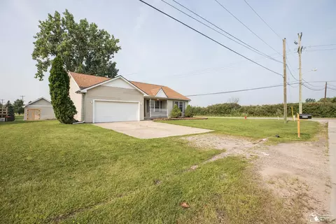 Exterior - 26185 Matilda, Flat Rock, MI 48134 photo 3 of 12