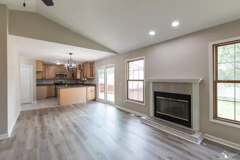 Living - 26185 Matilda, Flat Rock, MI 48134 photo 3 of 5