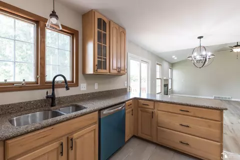Kitchen - 26185 Matilda, Flat Rock, MI 48134 photo 7 of 9