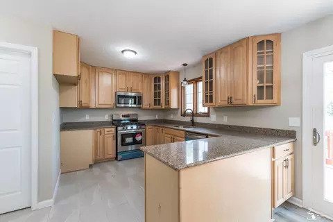 Kitchen - 26185 Matilda, Flat Rock, MI 48134 photo 3 of 9