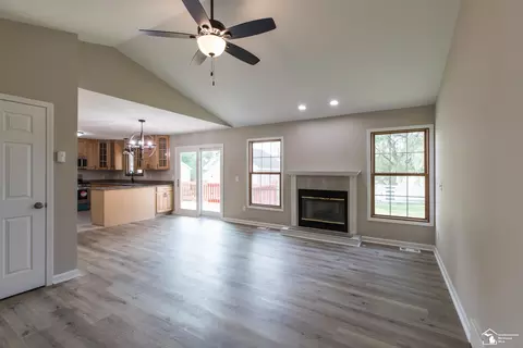 Living - 26185 Matilda, Flat Rock, MI 48134 photo 2 of 5