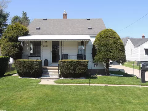 25191 Ford, Roseville, MI 48066