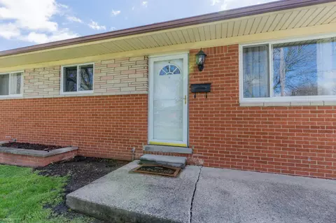 31360 Edwood, Warren, MI 48088