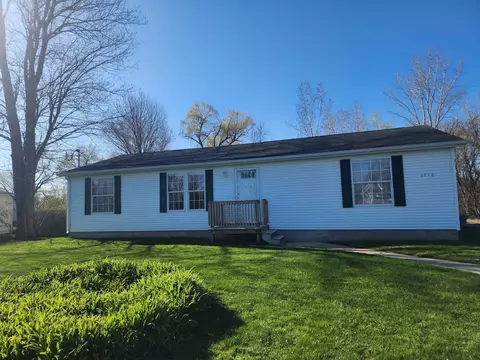 1916 E Parish, Kawkawlin, MI 48631
